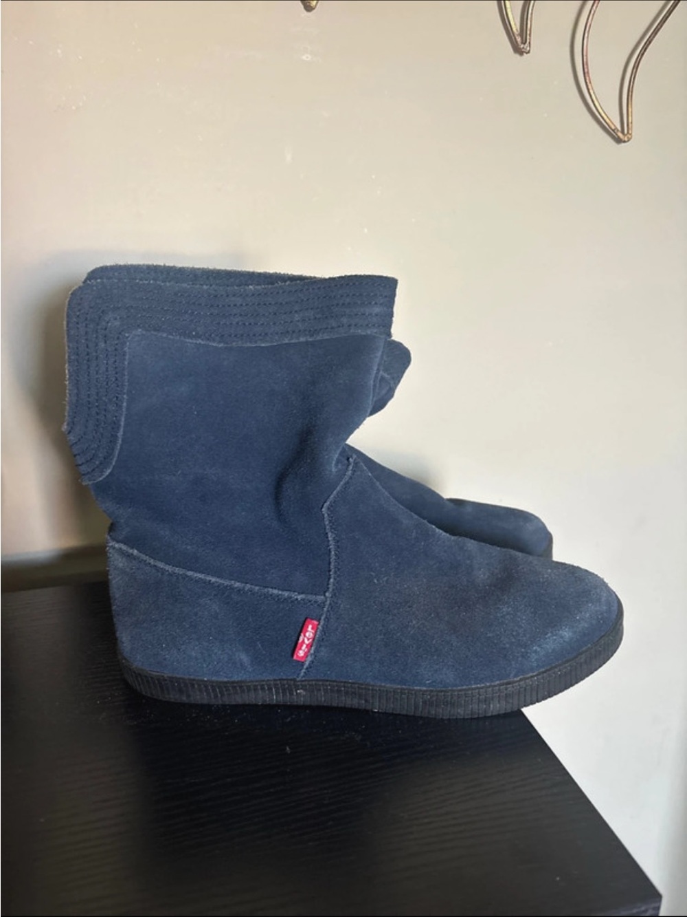 Vintage LEVI’s Navy Blue leather pull on women’s boots size 8